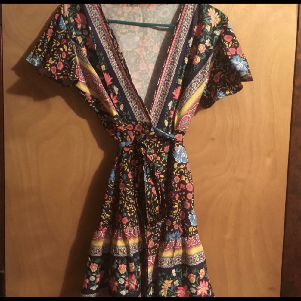Feminine multi color floral dress - Picture 5 of 6